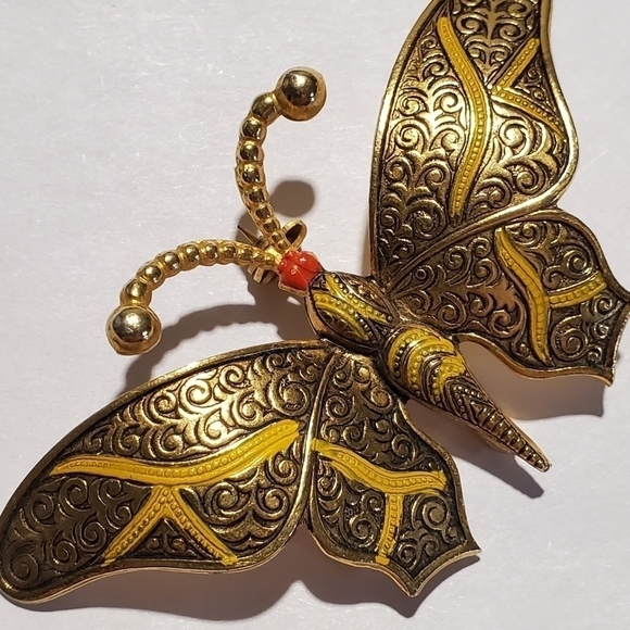 Vintage Goldtone Butterfly Brooch stamped Spain scrolling - Picture 1 of 8